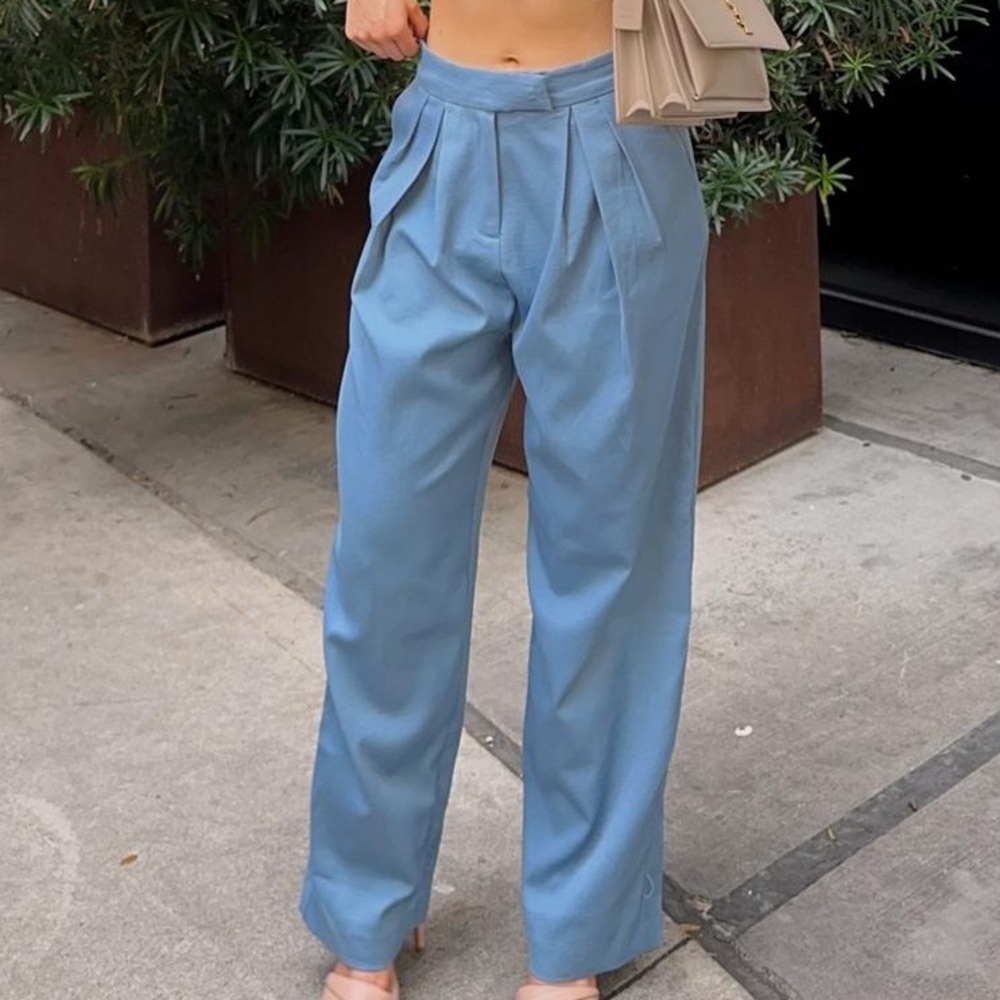 Breaker pant ties at ankle or tie can be removed front pockets pleated